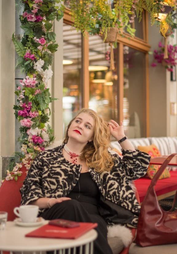 Frauenporträt — Herbstfarben